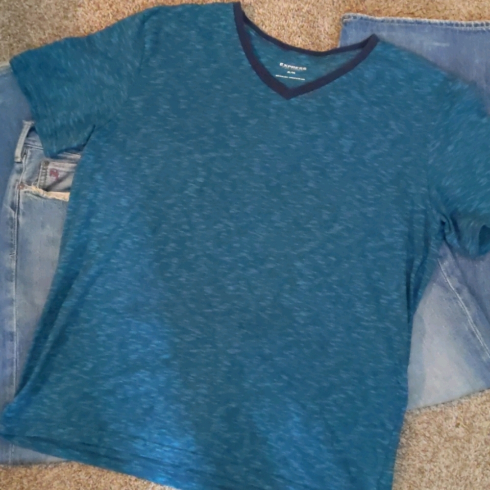 Express Flex Stretch V-neck . Size XL